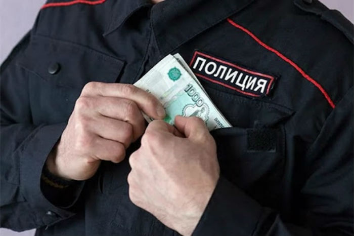 Астраханского участкового полиции могут уволить за мошенничество
