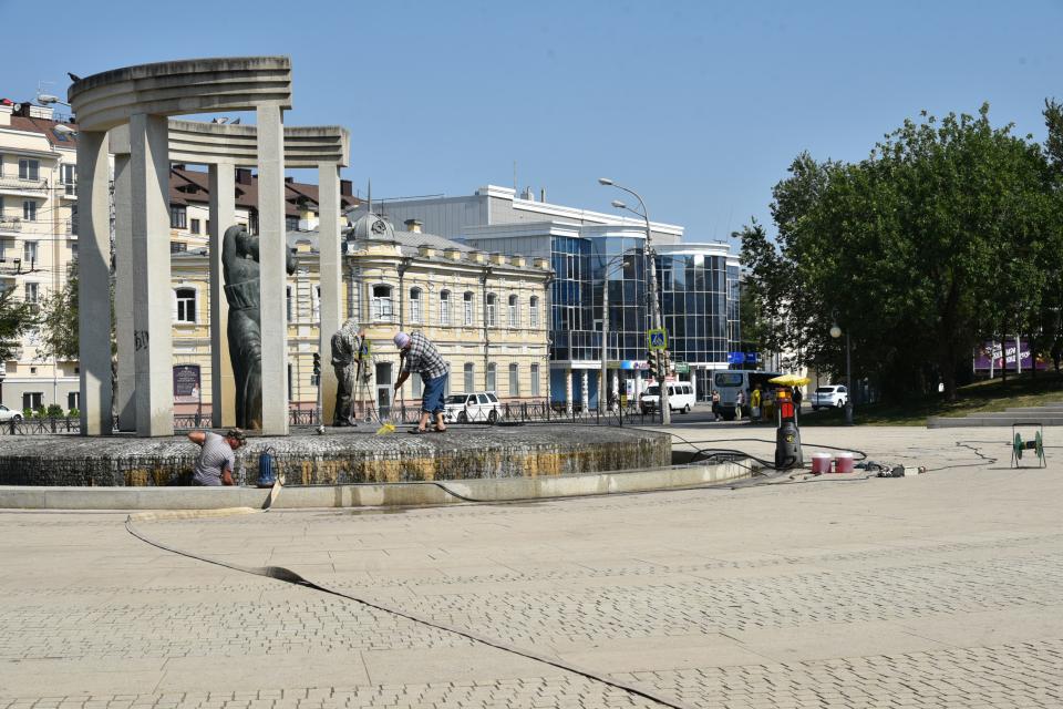 Администрация Астрахани прокомментировала информацию о фонтанах, якобы покрывшихся плесенью и грибком