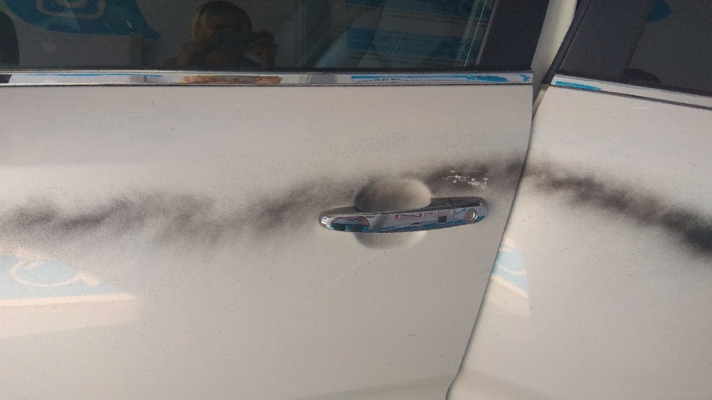 В Астрахани хулиганы разрисовали баллончиком десяток припаркованных авто