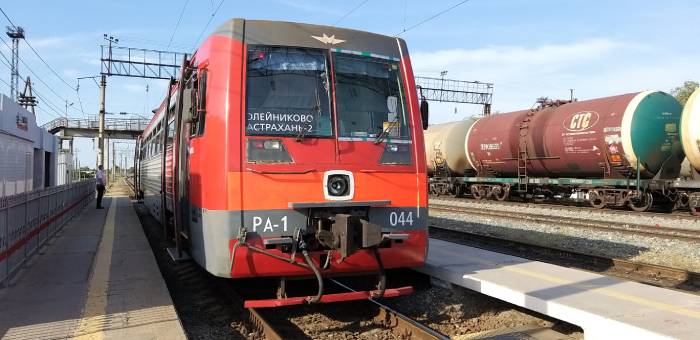 В Астраханской области увеличено движение пригородного поезда
