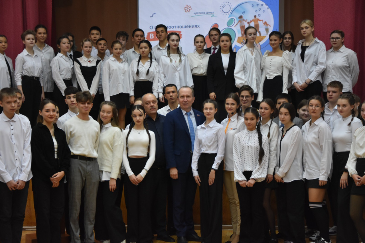 Игорь Седов поговорил с астраханскими школьниками на тему, близкую каждому