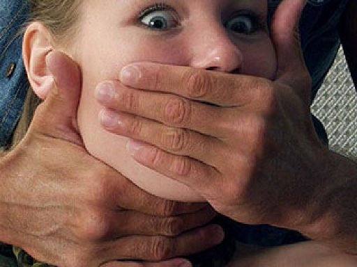  Под Астраханью мужчина изнасиловал и ограбил школьницу