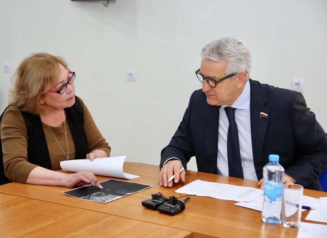 Депутат ГД РФ Леонид Огуль открыл в Астрахани неделю приемов, посвящённую вопросам ЖКХ