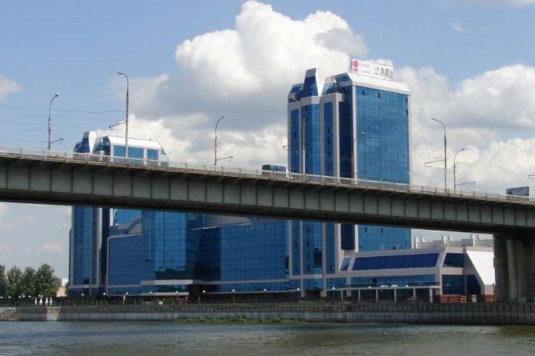 Сегодня с Нового моста в Астрахани упал мужчина 