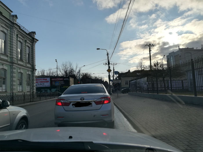 В Астрахани на перекрестке убрали знак, раздражавший водителей