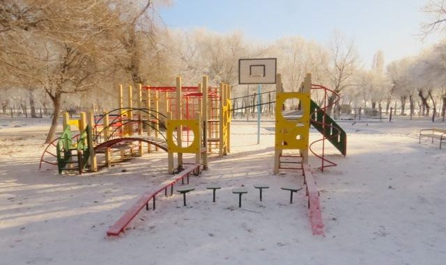 Астраханцев расстроило появление детской площадки во дворе