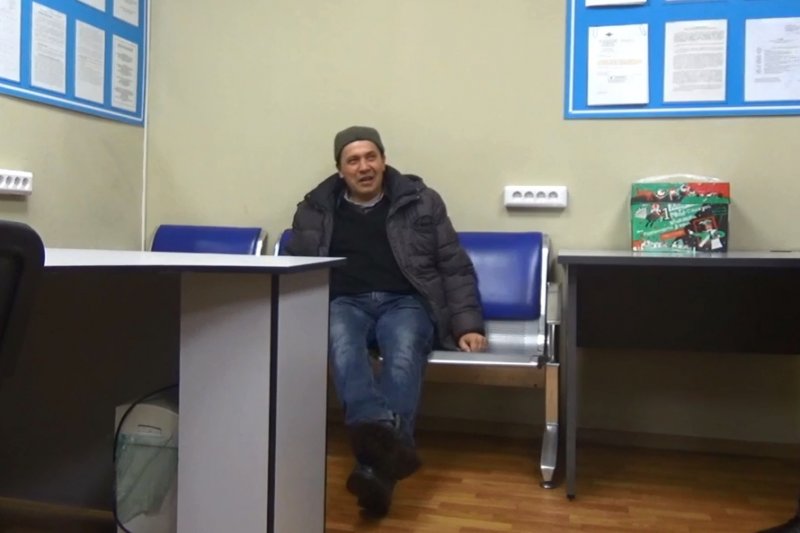 Астраханец наматерился в Толмачево на тысячу рублей 