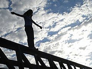 Не прижилась: 20-летняя девушка пыталась покончить с собой из-за трудностей адаптации к жизни в чужом городе