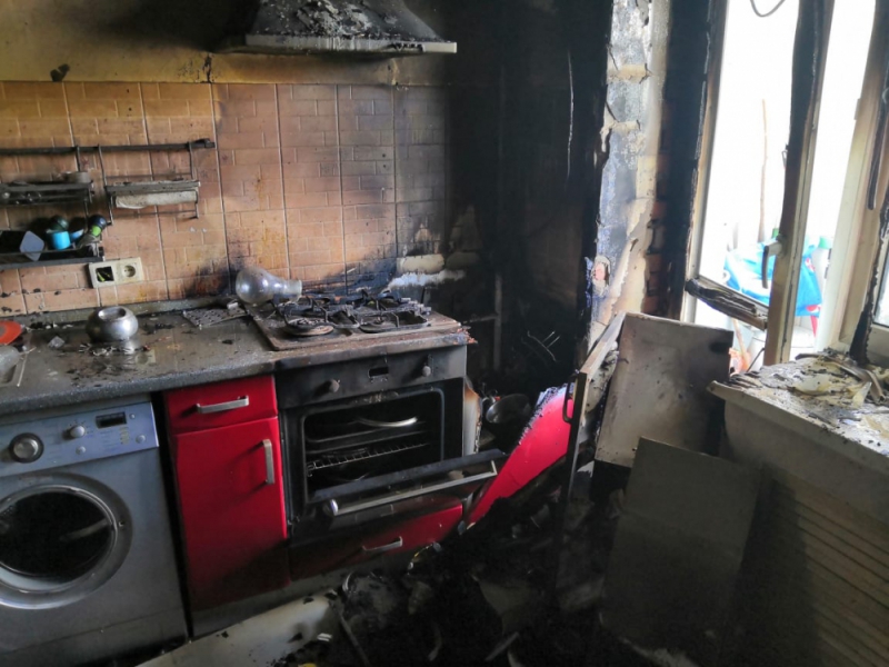 В Астрахани вспыхнул серьезный пожар в пятиэтажке