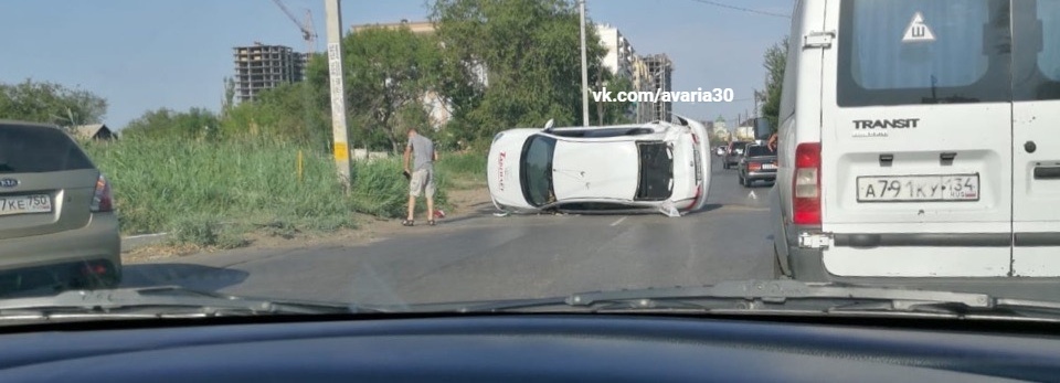 Стали известны подробности ДТП с опрокинувшимся такси