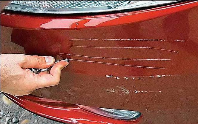 Астраханец из ревности протаранил автомобиль бывшей жены