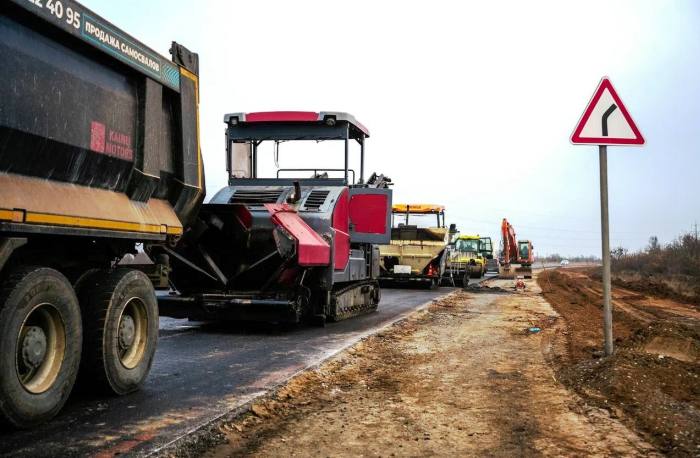 Возле астраханского села ремонтируют 3-километровый участок федеральной трассы