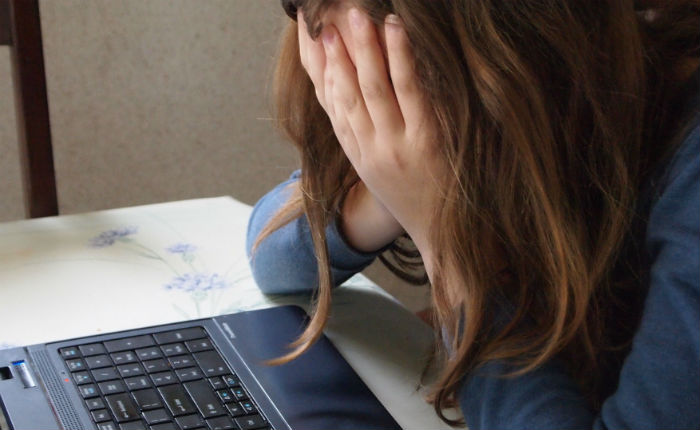 Астраханцев напугали тем, что дистанционное обучение в школах сохранится еще два года