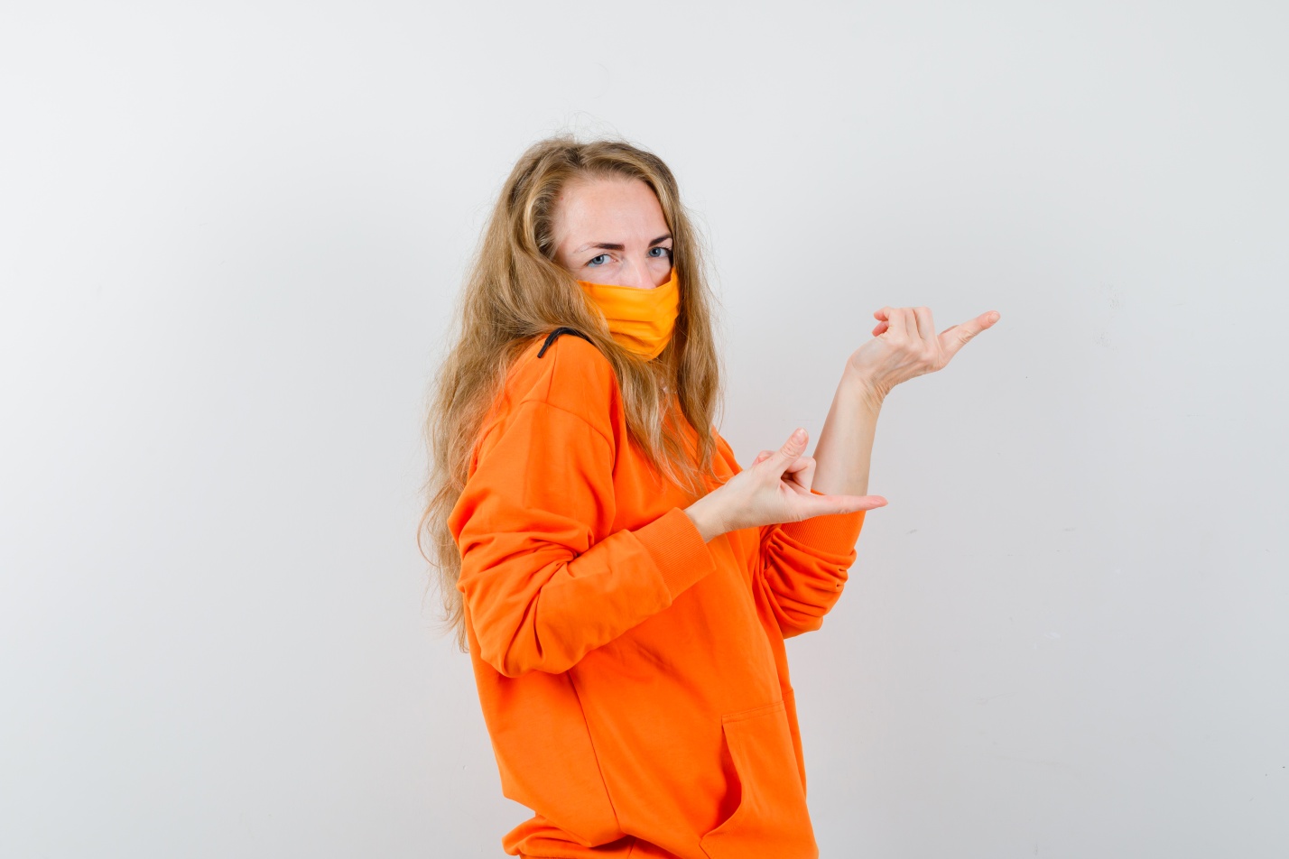 Ветер вновь гонит в Астрахань гарь из дельты