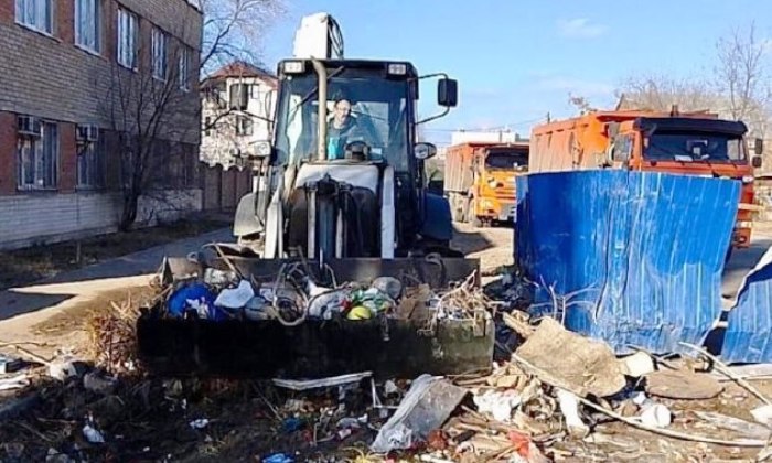За новогоднюю декаду из Астрахани вывезли более 280 тонн мусора и 55 тонн льда