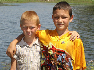 ШКОЛЬНИКИ СПАСЛИ 4-ЛЕТНЕГО МАЛЫША