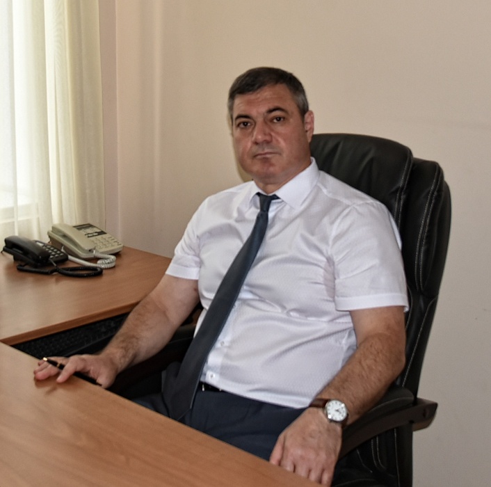 У главы администрации Астрахани Радика Харисова появился консультант по ЖКХ