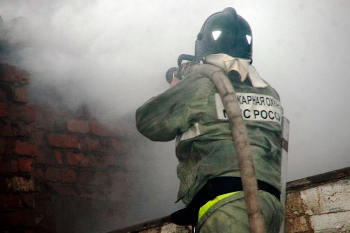 В Астрахани от пожара, возникшего из-за курения, пострадала 76-летняя пенсионерка