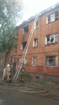 В Астрахани сгорел многоквартирный дом ОБНОВЛЕНО