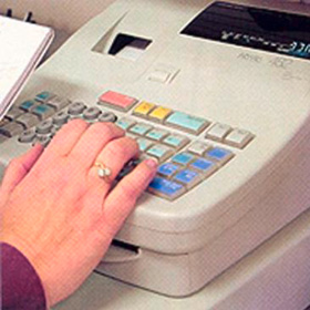 В Астрахани многодетной матери грозит 5 лет тюрьмы за кражу 4,5 тысяч рублей