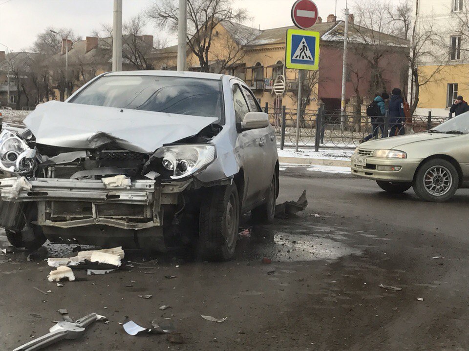 В Астрахани из-за нетерпеливого водителя произошло ДТП 