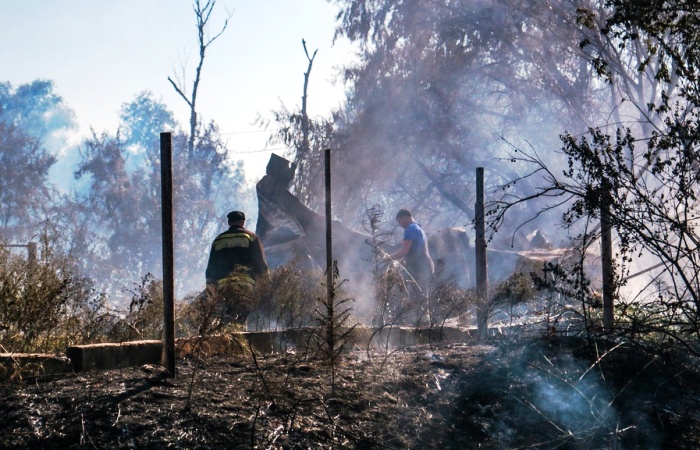 Под Астраханью почти два часа пылал пожар в садоводческом кооперативе