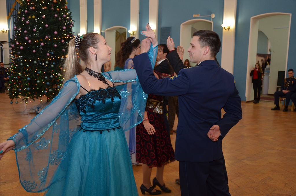 Астраханцев приглашают на красивый бал в канун Старого Нового года