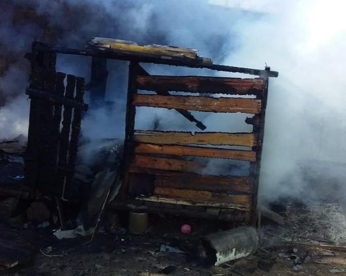 За субботу в Астрахани случилось 20 пожаров. Традиции соблюдены: баня тоже сгорела