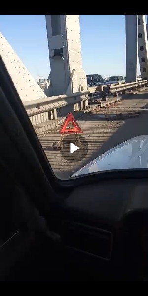 Астраханцы благодарят неизвестного добряка, который заделал коварную яму на Старом мосту