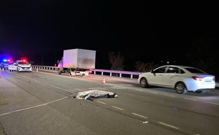 Ночью на правобережье Астрахани автофура смертельно сбила мужчину, переходившего дорогу в неположенном месте