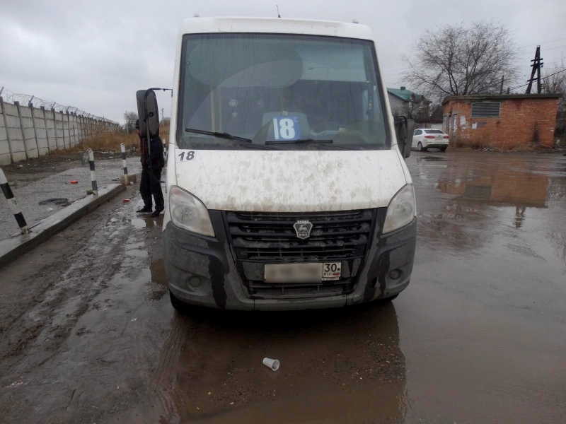 В Астрахани водитель маршрутки высадил пассажирку с сотрясением