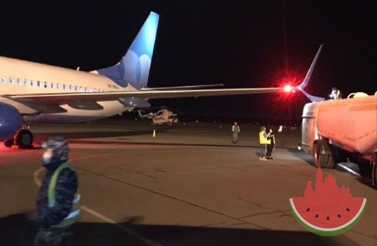 В аэропорту Астрахани самолет столкнулся на взлетной полосе с топливозаправщиком