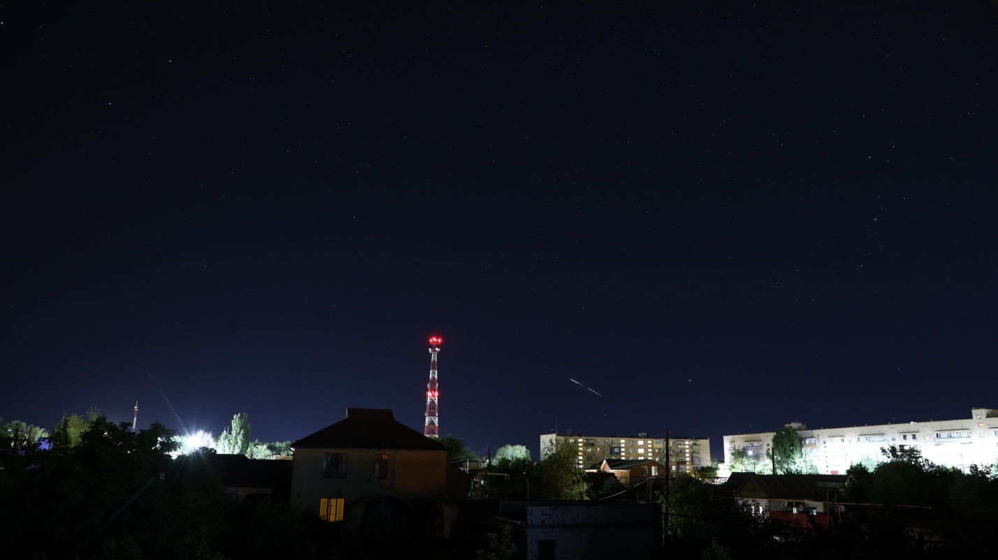 Астраханец случайно запечатлел американские космические объекты