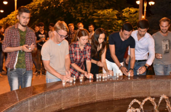 Астраханская молодежь зажгла «Свечу памяти»