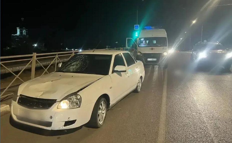 В Астрахани под колесами машины погибла женщина