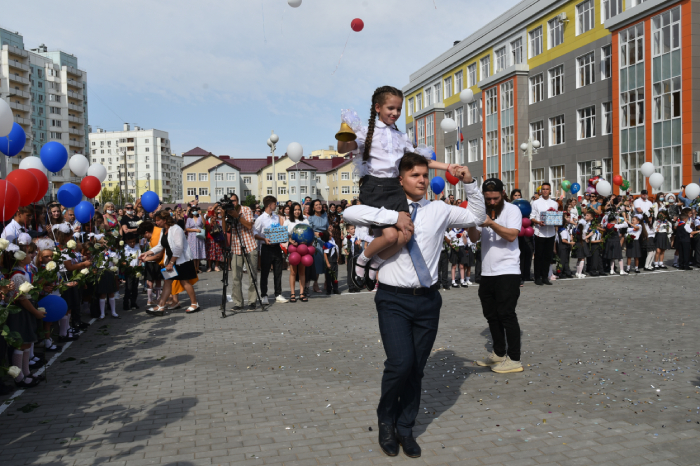 В Астрахани в первый класс пошли более 7000 детей
