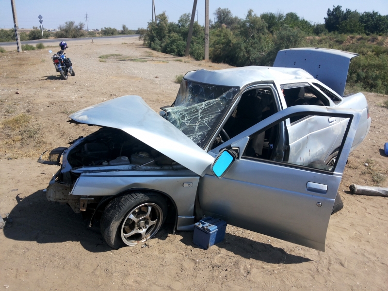 В Астраханской области самосвал врезался в легковушку