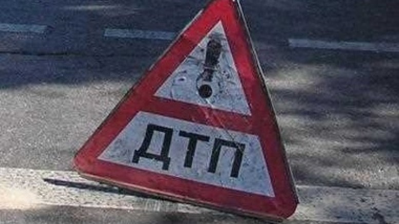 Иномарка перевернулась в Астраханской области, погибла женщина