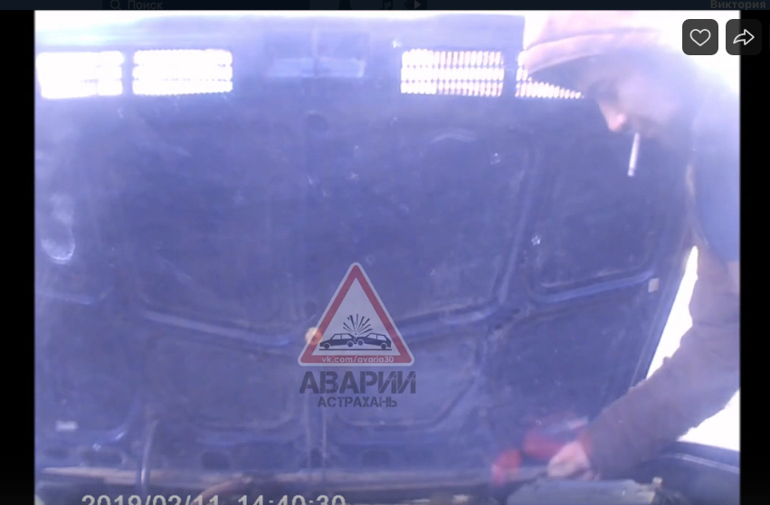 В Астрахани средь бела дня у машины сняли аккумулятор