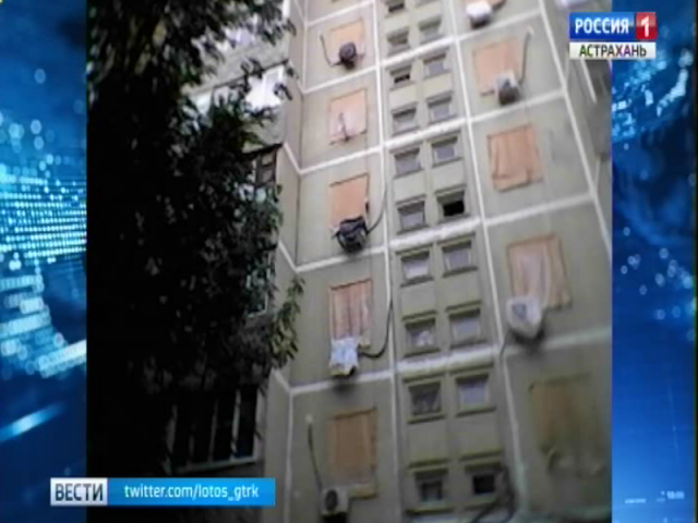 В Астрахани строительная люлька со строителем сорвалась с высоты 9 этажа