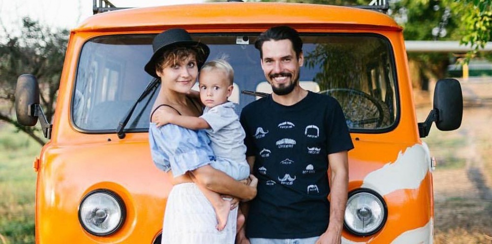 Семейная пара из Астрахани переделала старый УАЗ в дом на колесах