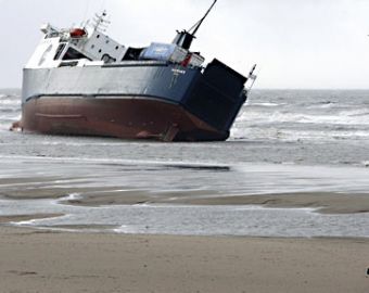 В Астраханской области судно село на мель
