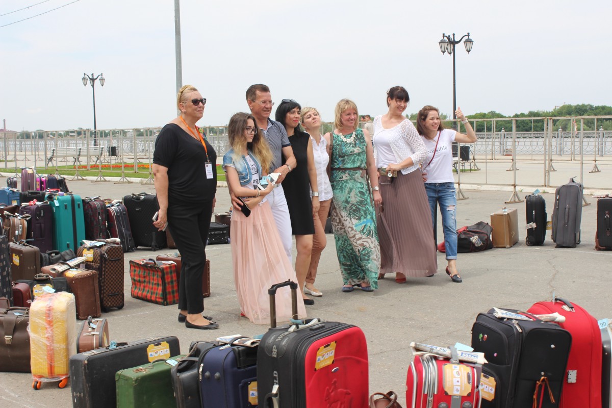 В Астрахани прошел чемоданный флешмоб 