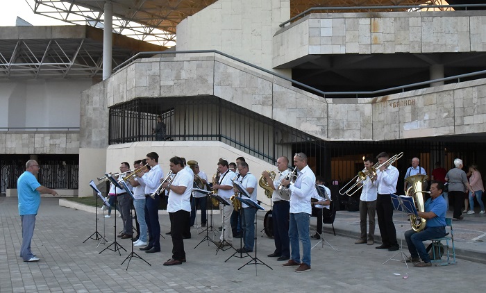 Администрация Астрахани подводит итоги участия в акции «460 добрых дел»