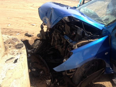 В Астраханской области автомобиль врезался в опору моста