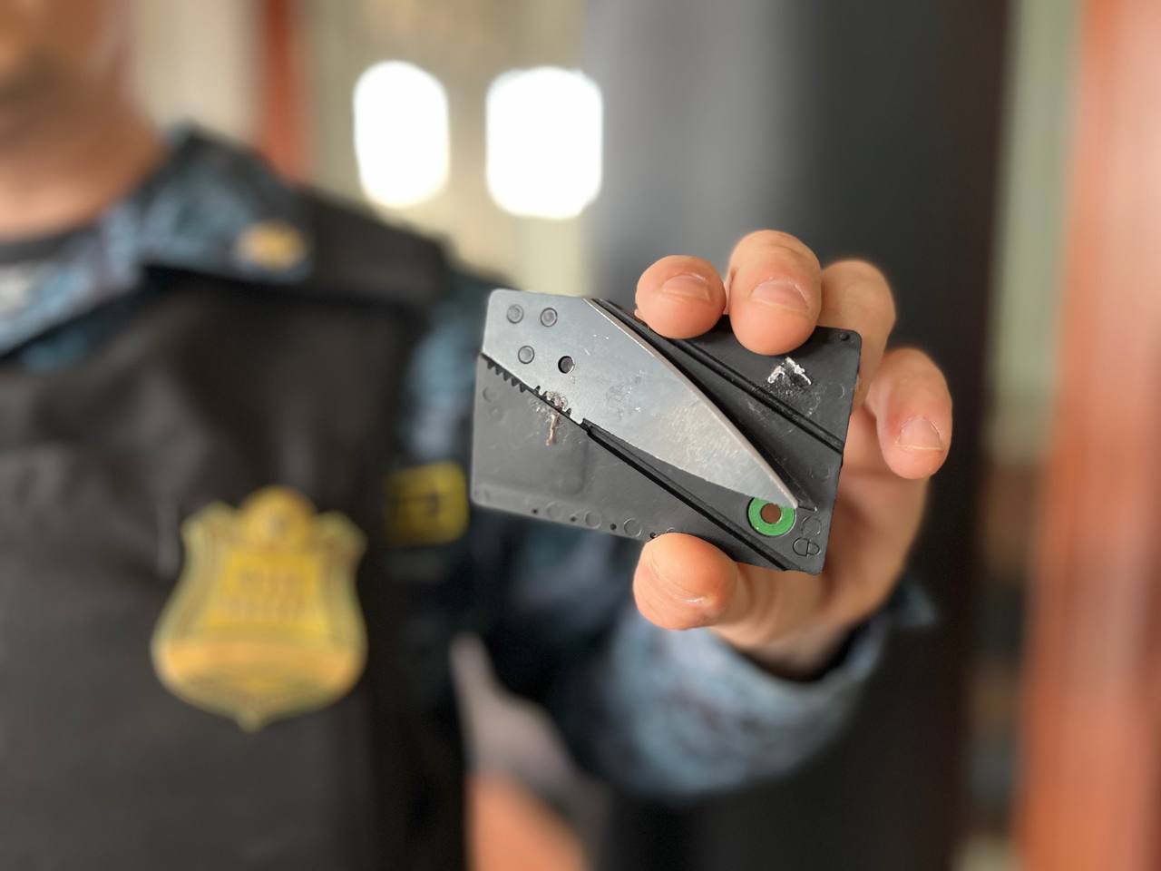 Астраханец пытался пронести в суд нож под видом банковской карты