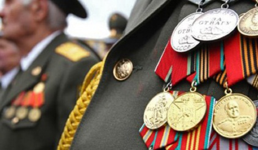 Путин распорядился выплатить ветеранам ВОВ по 7 тыс. рублей в связи с 70-летием победы