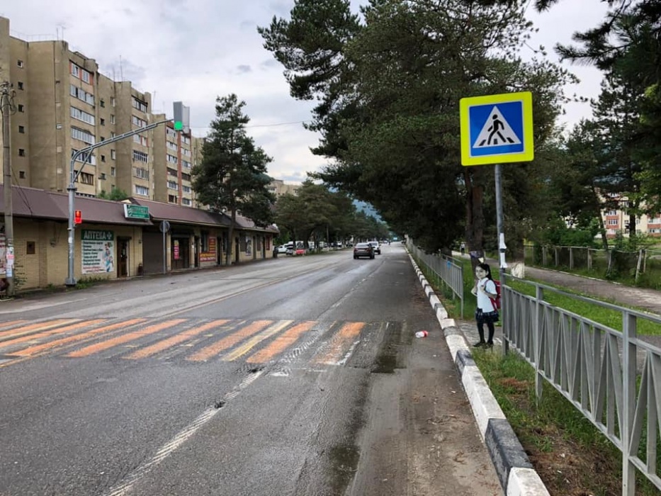 В Астрахани возникли жаркие споры по поводу установки картонных детей на пешеходных переходах