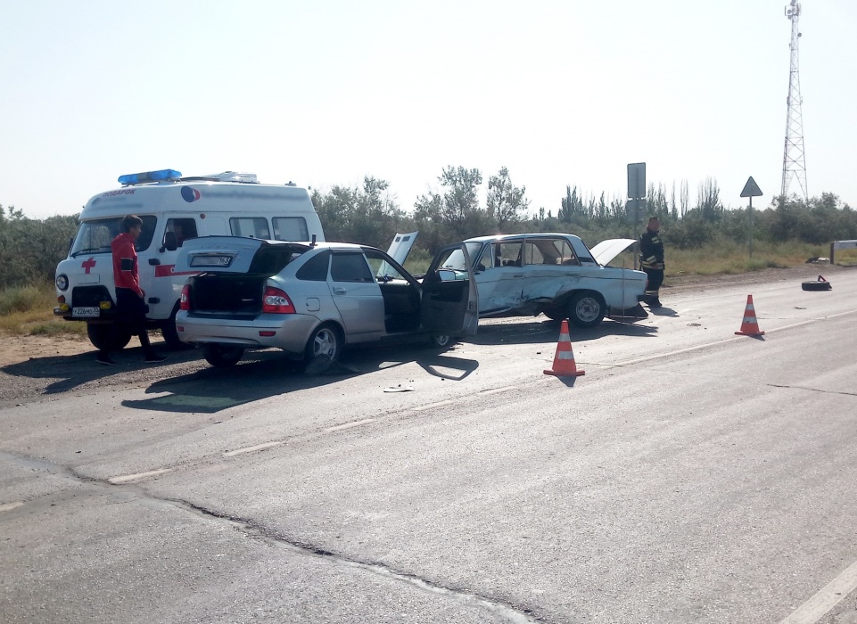 В Астраханской области студент на "Ладе" устроил ДТП с серьезными последствиями