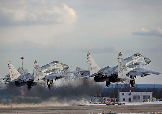 В астраханском небе истребители сразились в дуэли